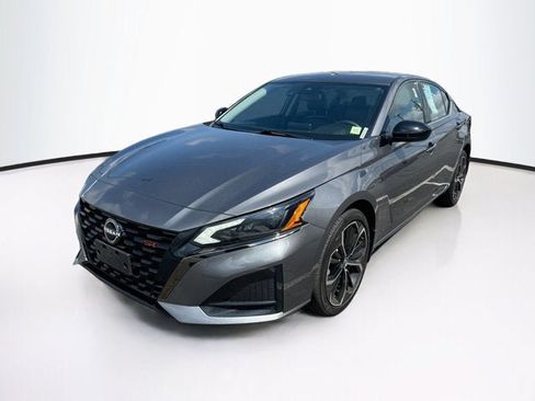 Used 2024 Nissan Altima 2.5 SR AWD/4WD image 1