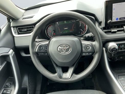 Used 2025 Toyota RAV4 XLE AWD/4WD image 13