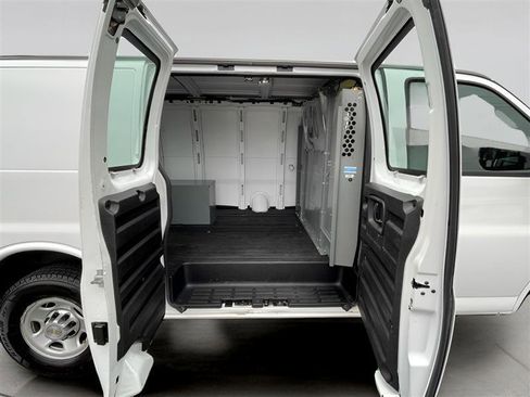 Used 2012 Chevrolet Express 2500 w/ Cold Climate Package image 18