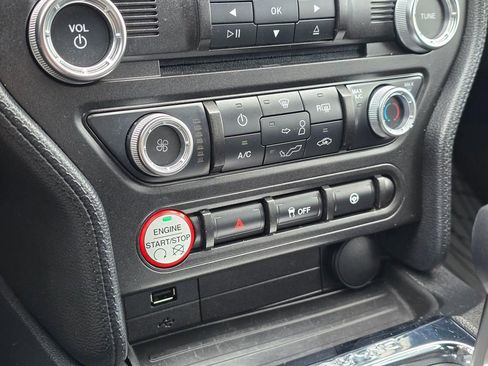 Used 2017 Ford Mustang V6 image 19