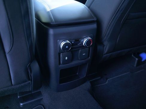 Used 2021 Ford Explorer XLT image 25