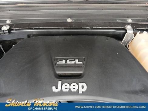 Used 2019 Jeep Wrangler Sport AWD/4WD image 27
