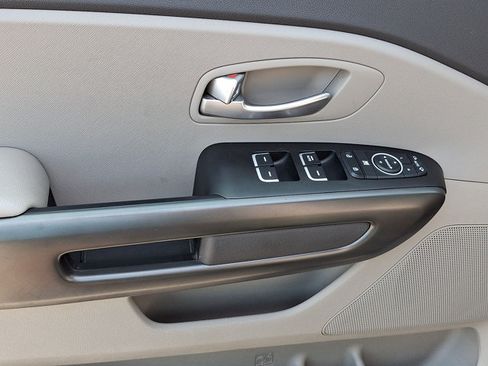 Used 2015 Kia Sedona LX FWD image 11