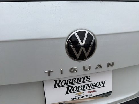 Used 2023 Volkswagen Tiguan SE R-Line image 35