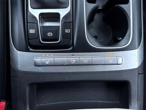 Used 2022 Kia Carnival LX image 30