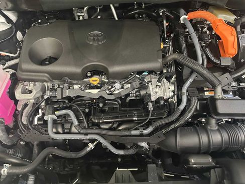 Certified 2025 Toyota Highlander Platinum image 9