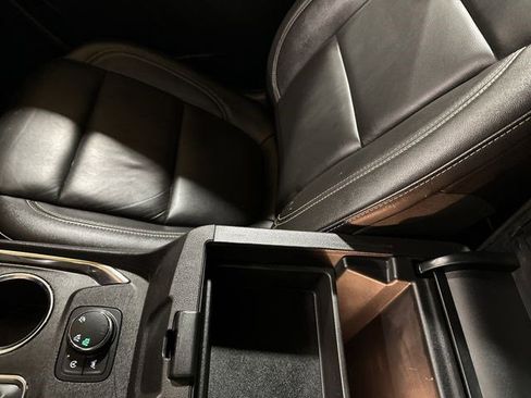 Used 2022 Chevrolet Traverse LT image 19