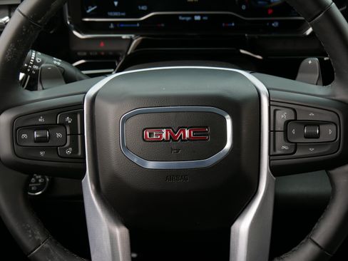 Used 2025 GMC Sierra 1500 SLT AWD/4WD image 32