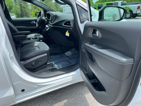 New 2027 Chrysler Pacifica Select w/ Family Tech Group FWD image 36