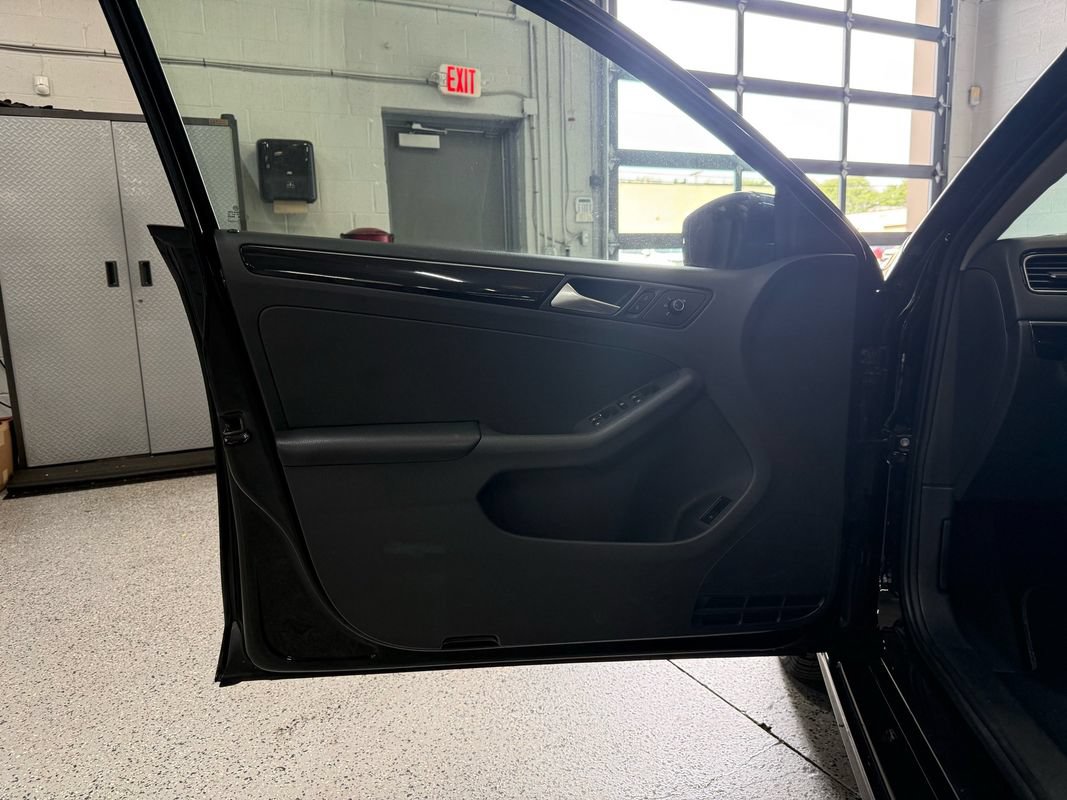 Used 2017 Volkswagen Jetta SEL FWD image 8