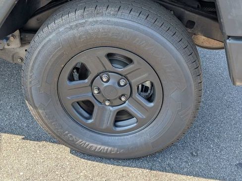 Used 2018 Jeep Wrangler Unlimited Sport w/ Connectivity Group AWD/4WD image 8