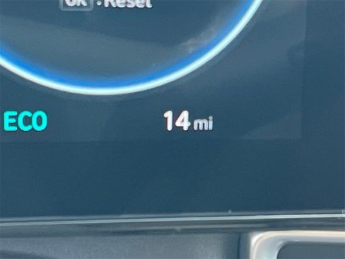 Used 2025 Hyundai Elantra SEL image 27