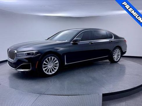 Used 2022 BMW 740i w/ Premium Package RWD image 2