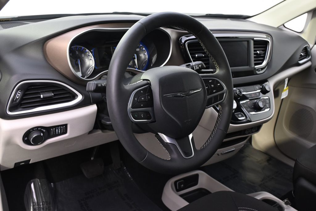 Used 2024 Chrysler Voyager LX FWD image 8