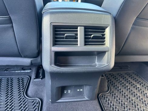 Used 2022 Volkswagen Atlas Cross Sport SE image 29