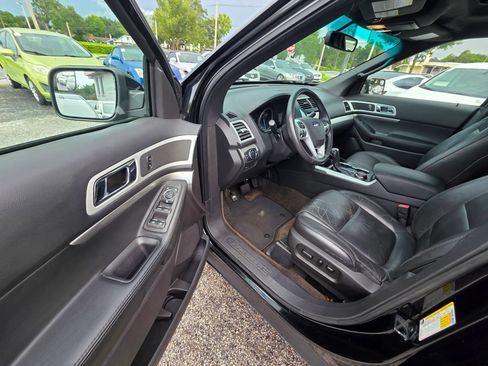 Used 2015 Ford Explorer XLT w/ Equipment Group 202A AWD/4WD image 13