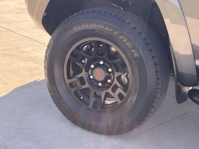 Used 2022 Toyota 4Runner SR5 AWD/4WD image 9