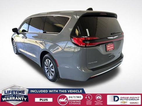 Used 2024 Chrysler Pacifica Limited FWD image 6