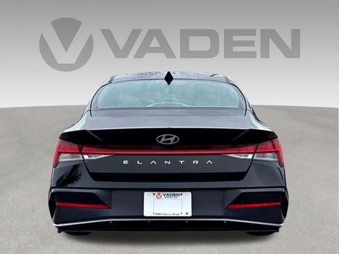 Used 2025 Hyundai Elantra SEL FWD image 21