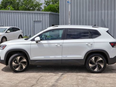 Used 2025 Volkswagen Taos SE AWD/4WD image 24