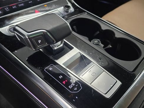 Used 2024 Audi Q8 Prestige w/ Prestige Package image 16