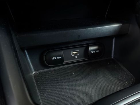 Used 2025 Kia Soul LX w/ LX Technology Package FWD image 23