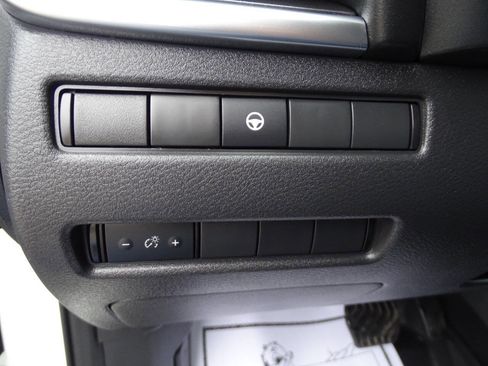 Used 2021 Nissan Rogue SV image 21