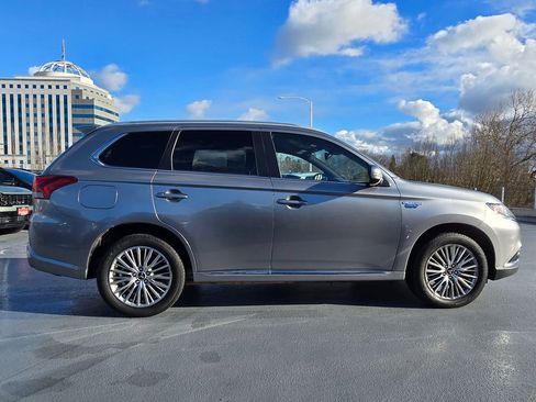 Used 2022 Mitsubishi Outlander SEL image 2