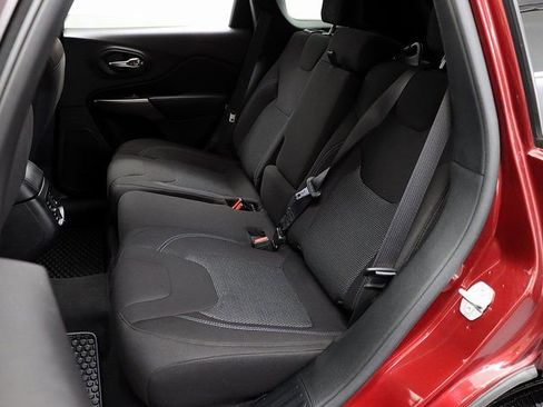 Used 2020 Jeep Cherokee Latitude w/ Cold Weather Group image 11