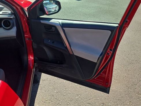 Used 2015 Toyota RAV4 LE w/ Preferred Accessory Package image 18