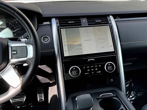 Used 2023 Land Rover Discovery S R-Dynamic image 6