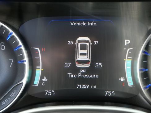 Used 2024 Chrysler Pacifica Touring-L FWD image 32