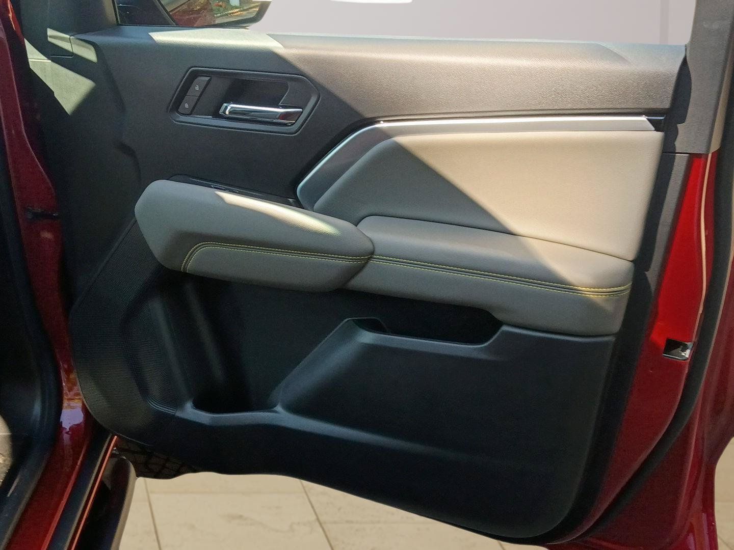 New 2026 Chevrolet Colorado ZR2 w/ Technology Package AWD/4WD image 23