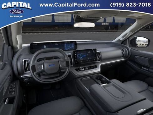 Certified 2025 Ford Expedition Platinum w/ Driver's Package AWD/4WD image 9