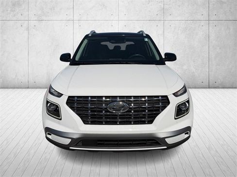 Used 2024 Hyundai Venue Limited image 5