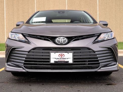 Used 2023 Toyota Camry LE image 3