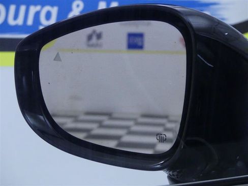 Used 2024 Chrysler Pacifica Touring-L FWD image 28