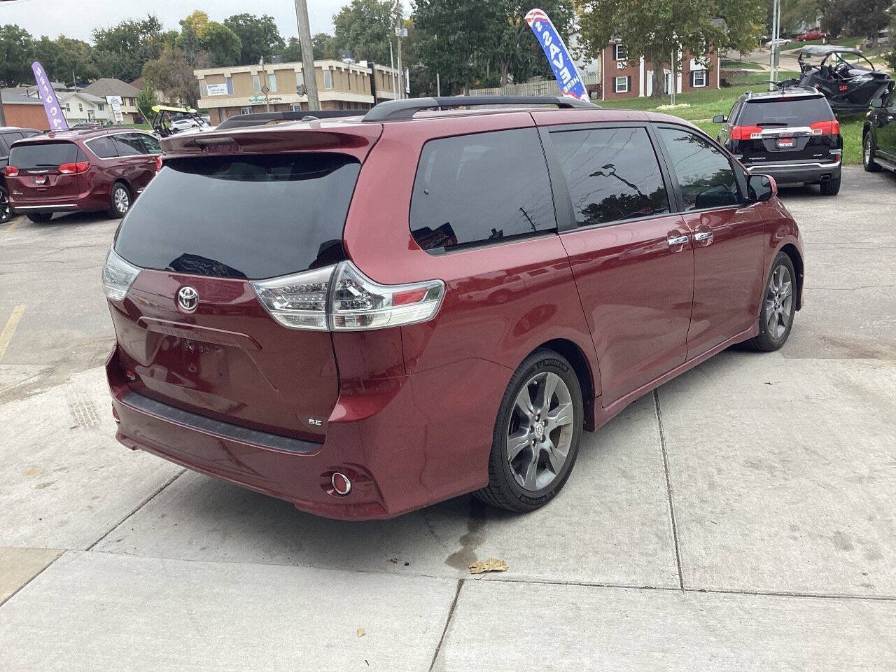 Used 2015 Toyota Sienna SE FWD image 4