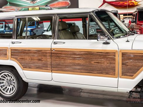 Used 1991 Jeep Grand Wagoneer 4dr Wagon 4WD image 37
