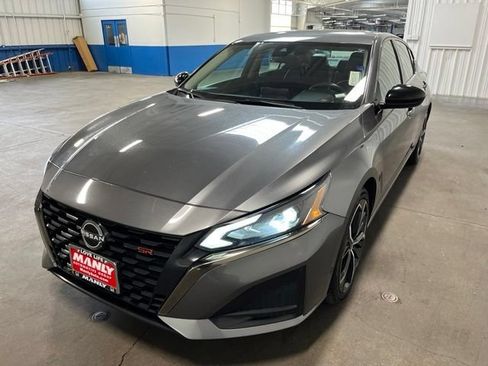 Used 2023 Nissan Altima 2.5 SR FWD image 7