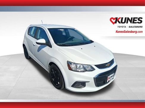 Used 2017 Chevrolet Sonic LT FWD image 1