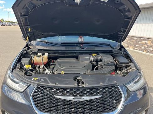 Used 2021 Chrysler Pacifica Touring FWD image 24