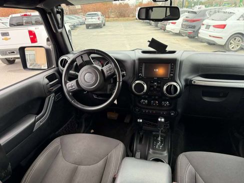 Used 2017 Jeep Wrangler Unlimited Sahara w/ Connectivity Group image 8