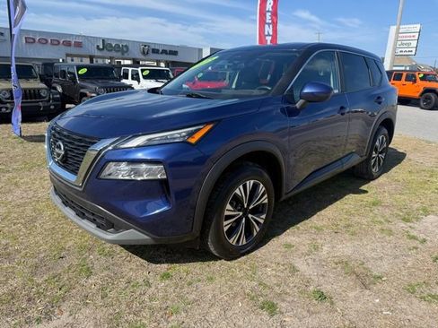 Used 2023 Nissan Rogue SV image 3