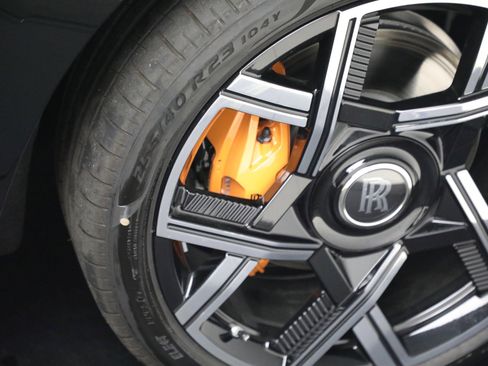 New 2026 Rolls-Royce Cullinan Black Badge AWD/4WD image 38