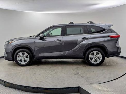 Used 2021 Toyota Highlander L image 3