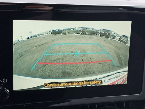 Used 2025 Toyota Corolla Cross LE image 8