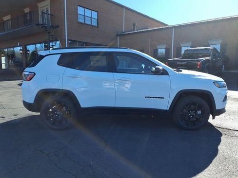 New 2026 Jeep Compass Latitude image 2