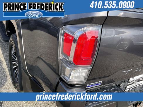 Used 2022 Toyota Tacoma TRD Sport w/ Technology Package image 28