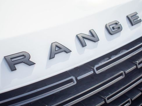 Used 2025 Land Rover Range Rover Long Wheelbase SE AWD/4WD image 17
